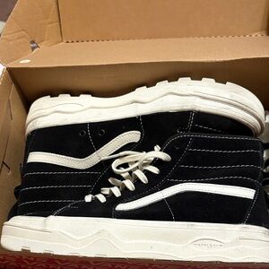 Sentry Sk8-Hi Vans ( men 7.0 ) (women 8.5)